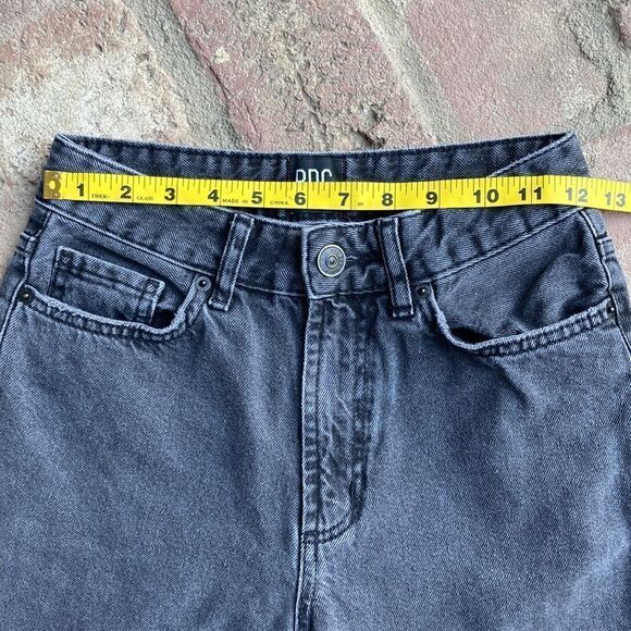 BDG High Rise Mom Jeans Size 25 - Picture 10 of 16